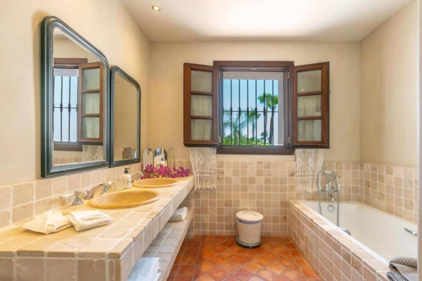 Villa Casa Sol Encantadora Villa Con Piscina マルベーリャ エクステリア 写真